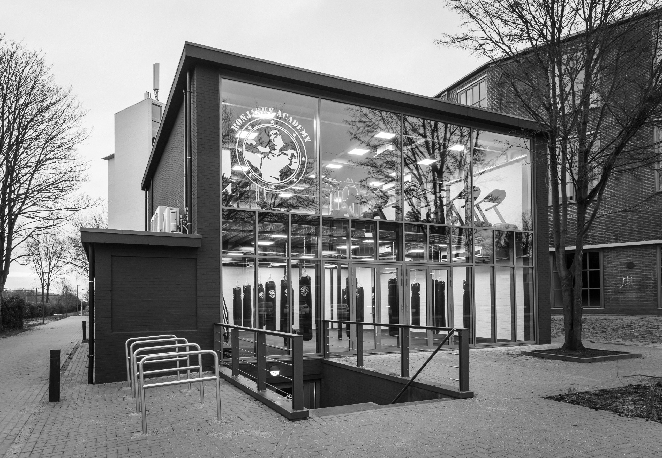 Bonjasky academy Hilversum glazengevel kickboksen boksen Architect Remy Bonjasky boksbal