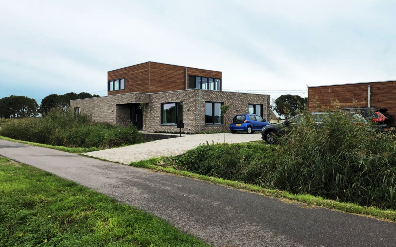 woonhuis Spijkenisse houten gevel architect villa