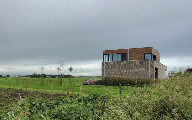 woonhuis Spijkenisse houten gevel architect villa