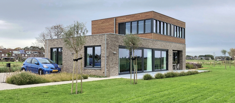 woonhuis Spijkenisse houten gevel architect villa