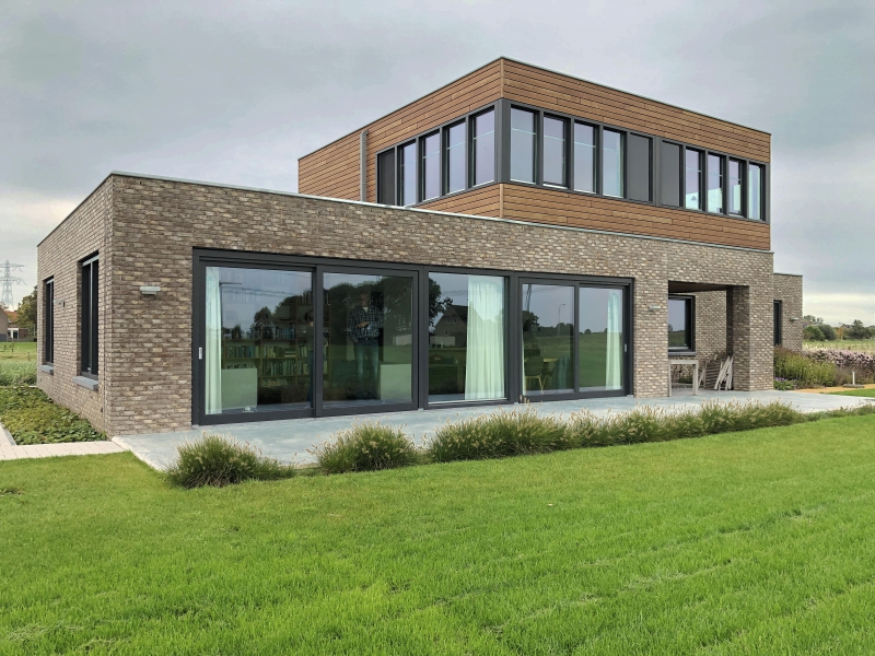 woonhuis Spijkenisse houten gevel architect villa