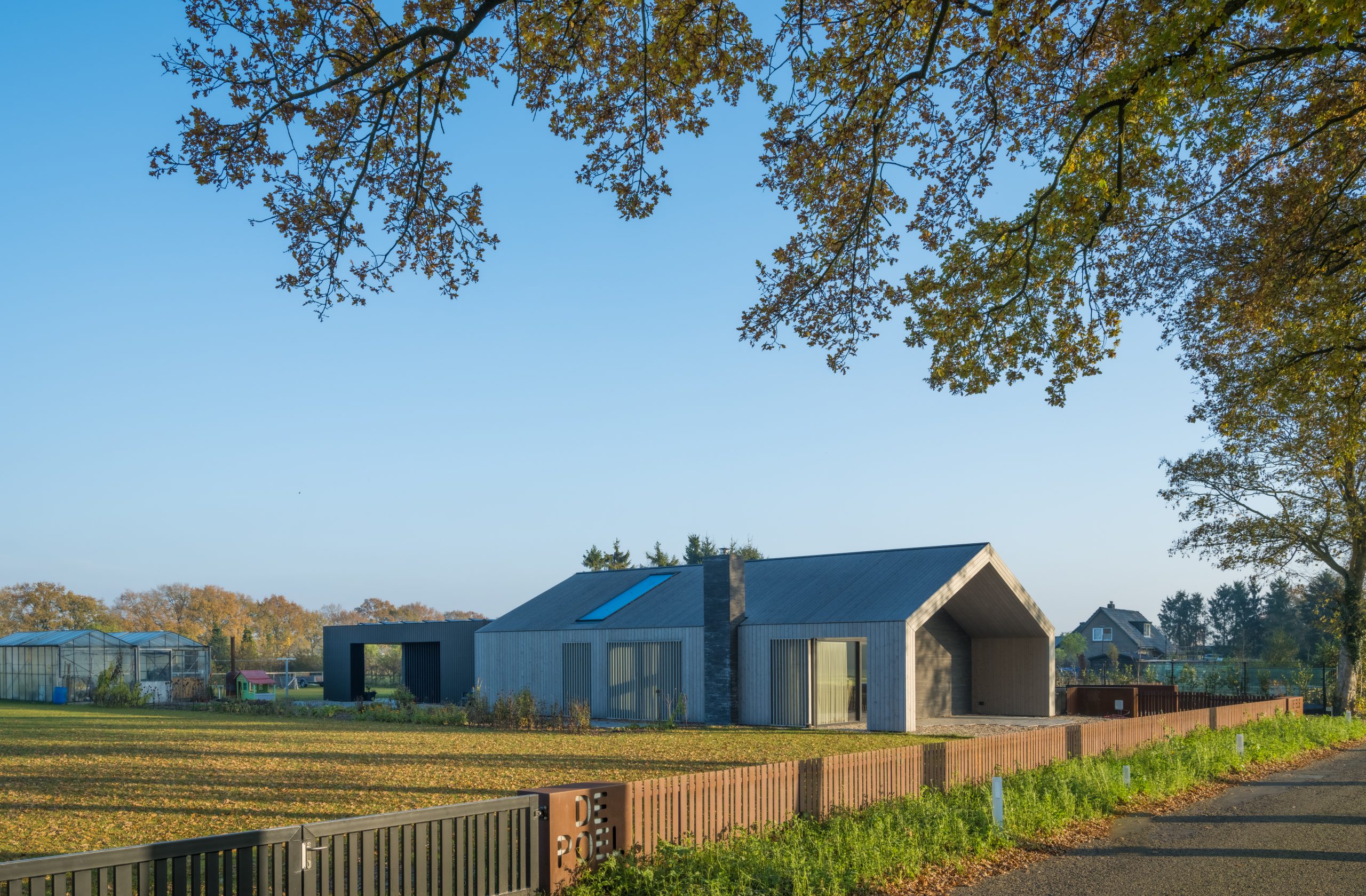 Plato wood Beekbergen De els woonhuis Apeldoorn Architect schuurwoning houtengevel huis nieuwbouw